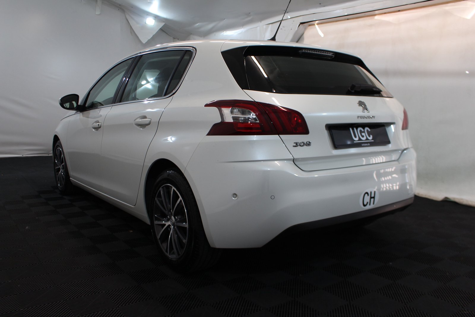 PEUGEOT 308 1.2 PureTech 130 Allure S/S, Petrol, Second hand / Used, Automatic - 4