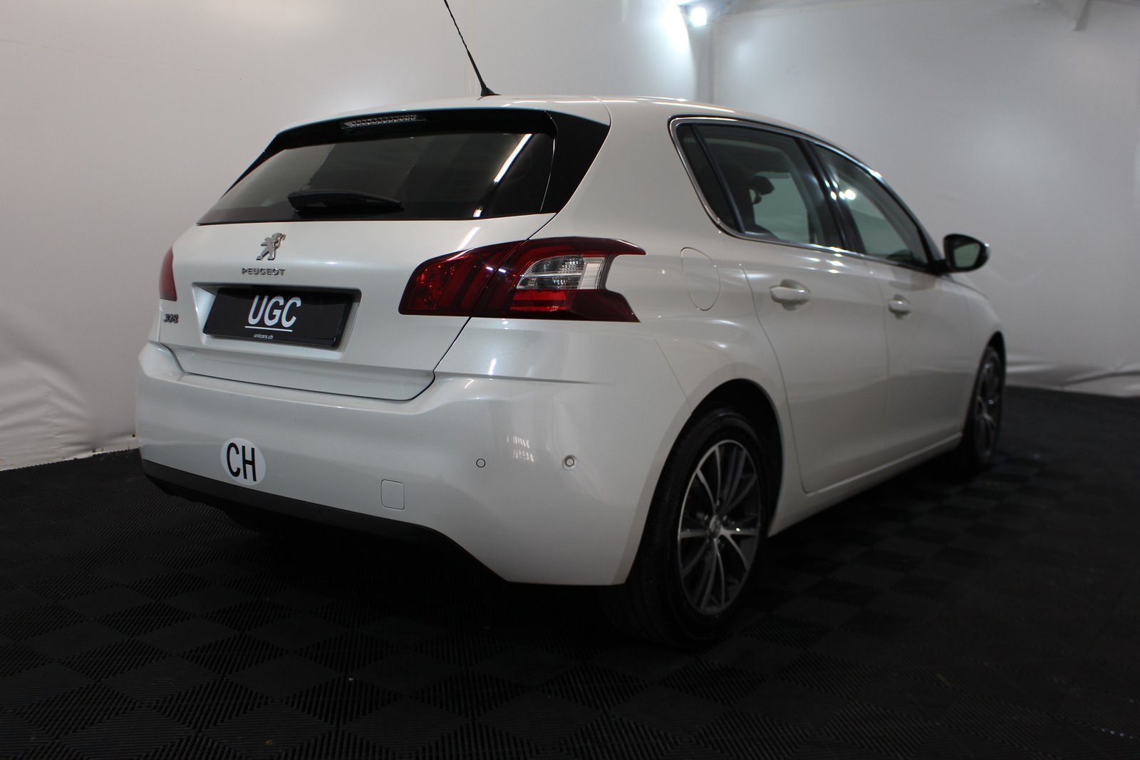 PEUGEOT 308 1.2 PureTech 130 Allure S/S, Petrol, Second hand / Used, Automatic - 6
