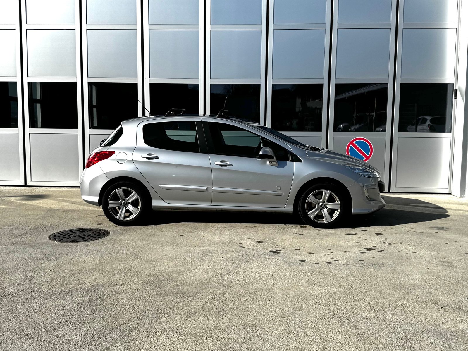PEUGEOT 308 1.6 16V T Swiss Edition, Benzin, Occasion / Gebraucht, Handschaltung - 3
