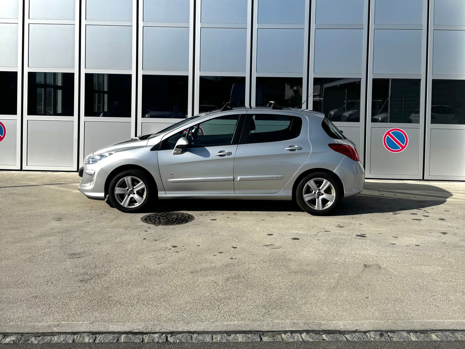 PEUGEOT 308 1.6 16V T Swiss Edition, Benzin, Occasion / Gebraucht, Handschaltung - 4