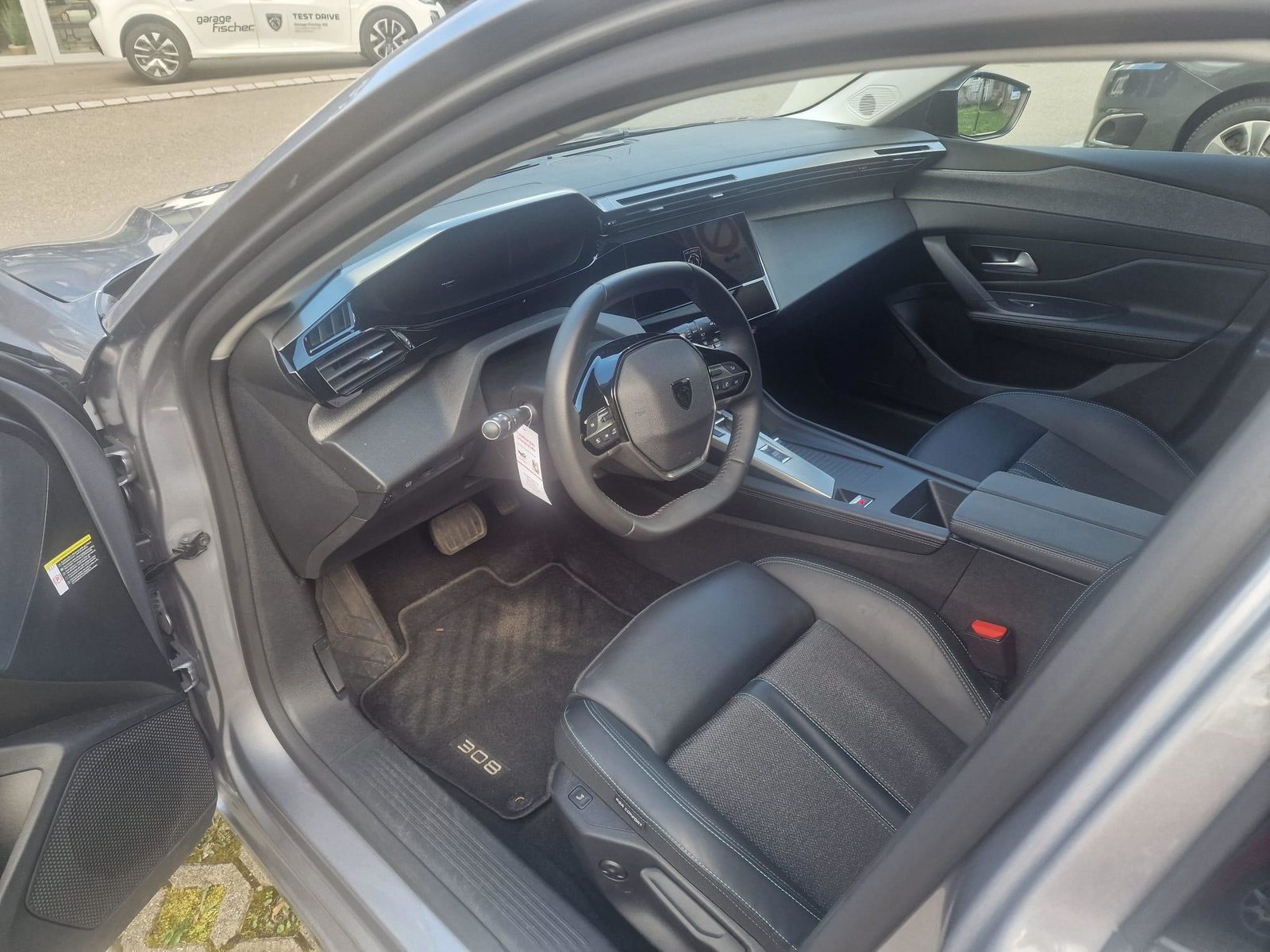 PEUGEOT 308 1.2 Hybrid Allure, Hybride Léger Essence/Électricité, Occasion / Utilisé, Automatique - 5