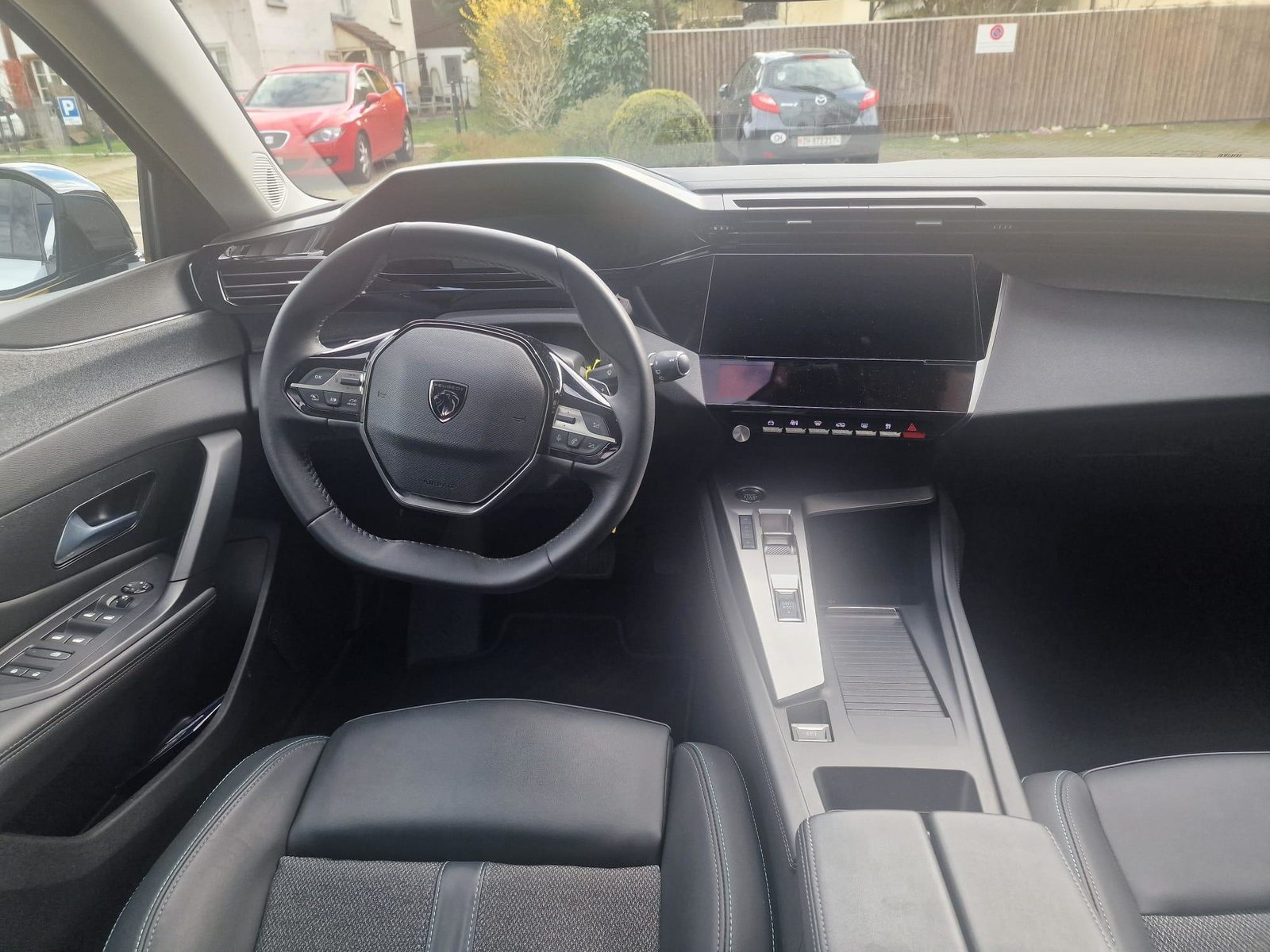 PEUGEOT 308 1.2 Hybrid Allure, Hybride Léger Essence/Électricité, Occasion / Utilisé, Automatique - 6