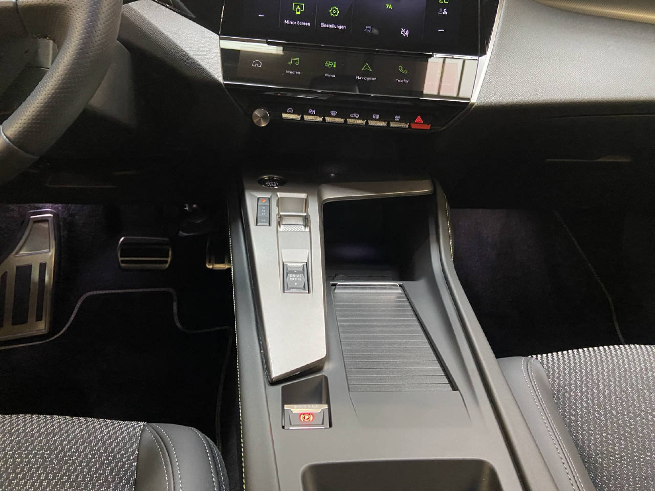PEUGEOT 308 1.2 Hybrid GT 145, Mild-Hybrid Petrol/Electric, Second hand / Used, Automatic - 7