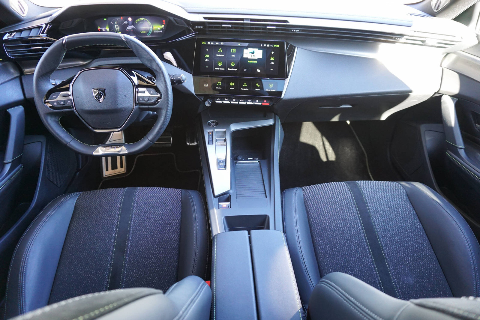 PEUGEOT 308 1.2 Hybrid GT, Hybride Léger Essence/Électricité, Occasion / Utilisé, Automatique - 4