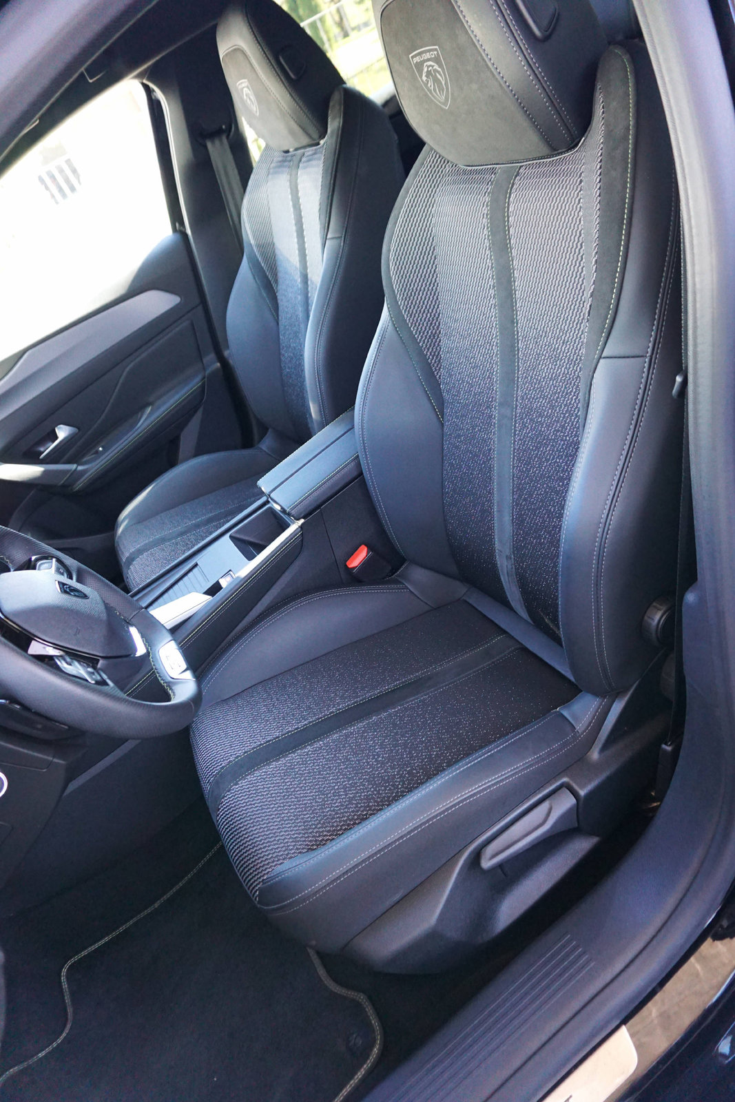 PEUGEOT 308 1.2 Hybrid GT, Hybride Léger Essence/Électricité, Occasion / Utilisé, Automatique - 7