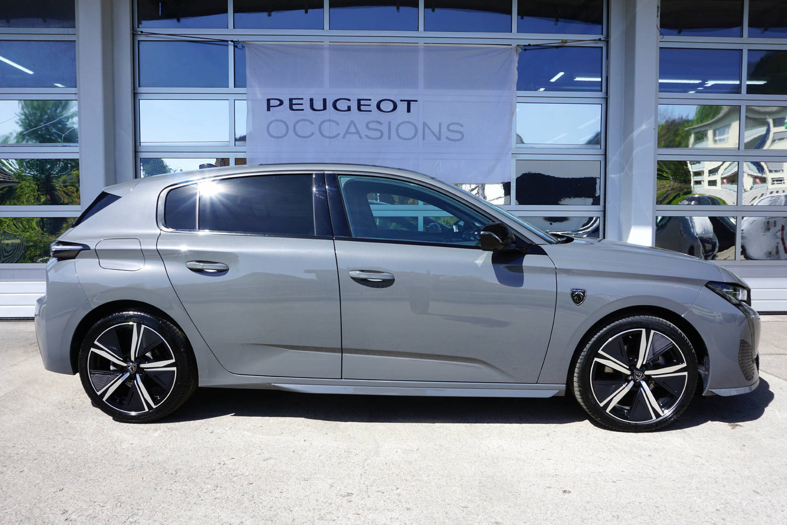 PEUGEOT 308 1.2 Hybrid GT, Mild-Hybrid Benzin/Elektro, Occasion / Gebraucht, Automatik - 2