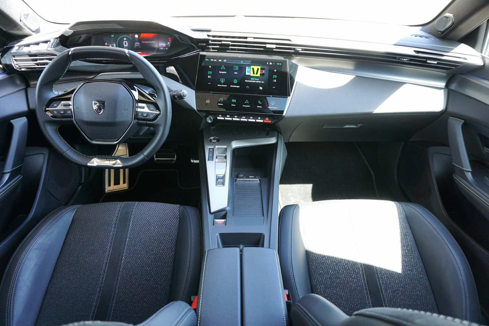 PEUGEOT 308 1.2 Hybrid GT, Mild-Hybrid Benzin/Elektro, Occasion / Gebraucht, Automatik - 4