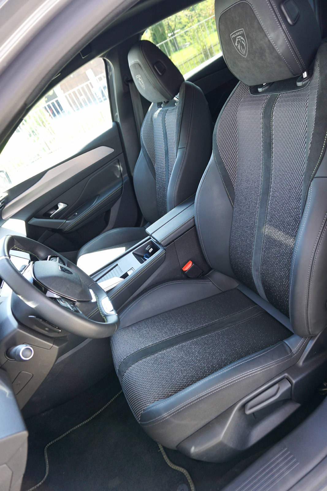 PEUGEOT 308 1.2 Hybrid GT, Mild-Hybrid Benzin/Elektro, Occasion / Gebraucht, Automatik - 7