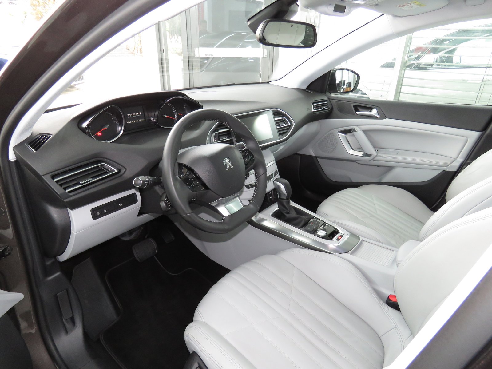 PEUGEOT 308 2.0 BlueHDI Féline Automatic, Diesel, Occasion / Gebraucht, Automatik - 7