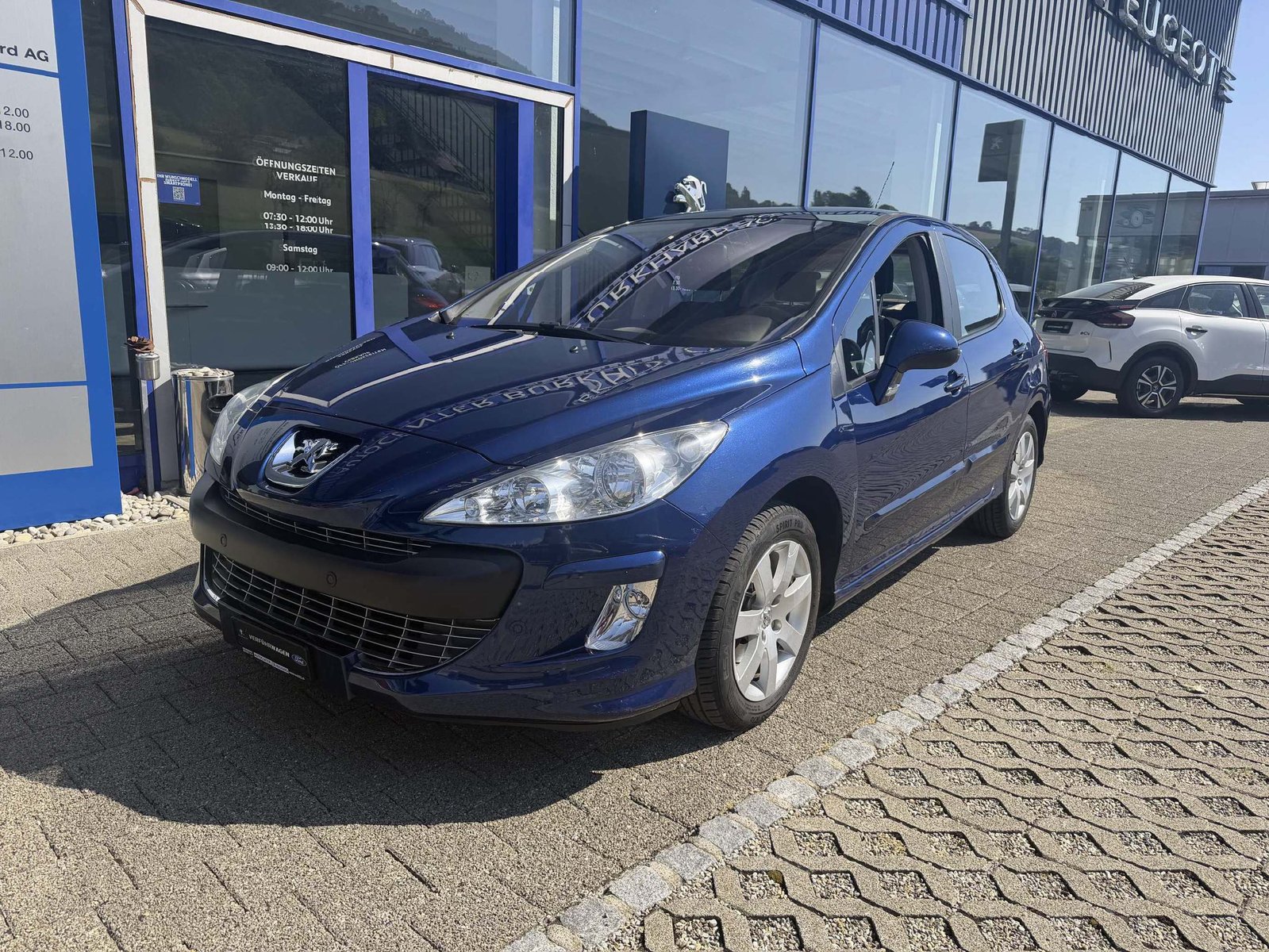 PEUGEOT 308 1.6 Turbo 150 Swiss Edition, Petrol, Second hand / Used, Manual - 2
