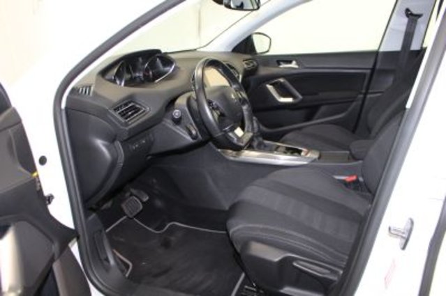PEUGEOT 308 1.2 PureTech 130 Allure S/S, Essence, Occasion / Utilisé, Automatique - 7
