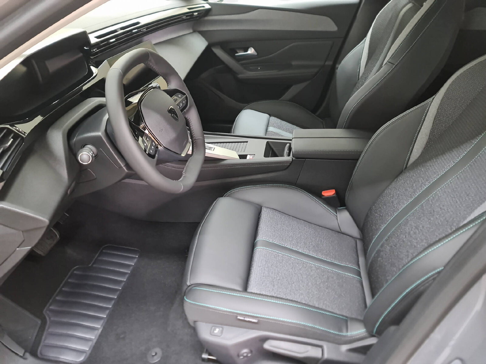 PEUGEOT 308 1.2 Hybrid Allure, Mild-Hybrid Petrol/Electric, Second hand / Used, Automatic - 6