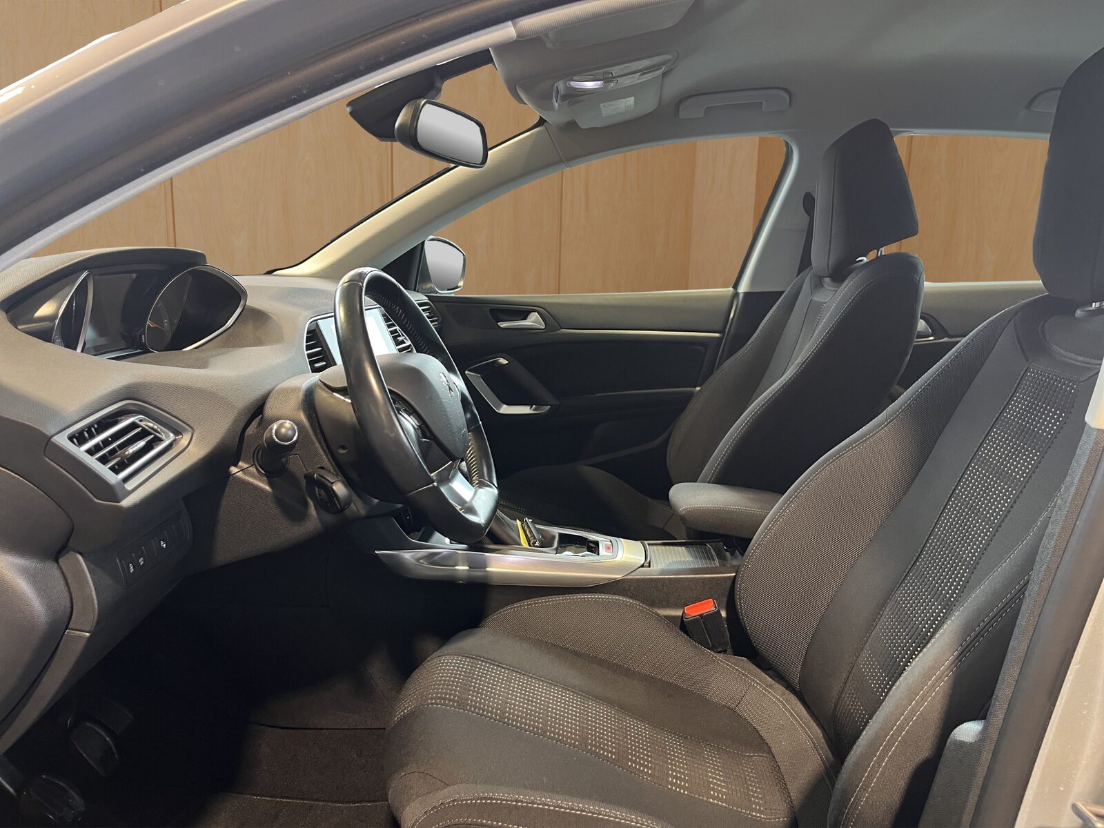 PEUGEOT 308 1.2 THP Allure, Petrol, Second hand / Used, Manual - 7