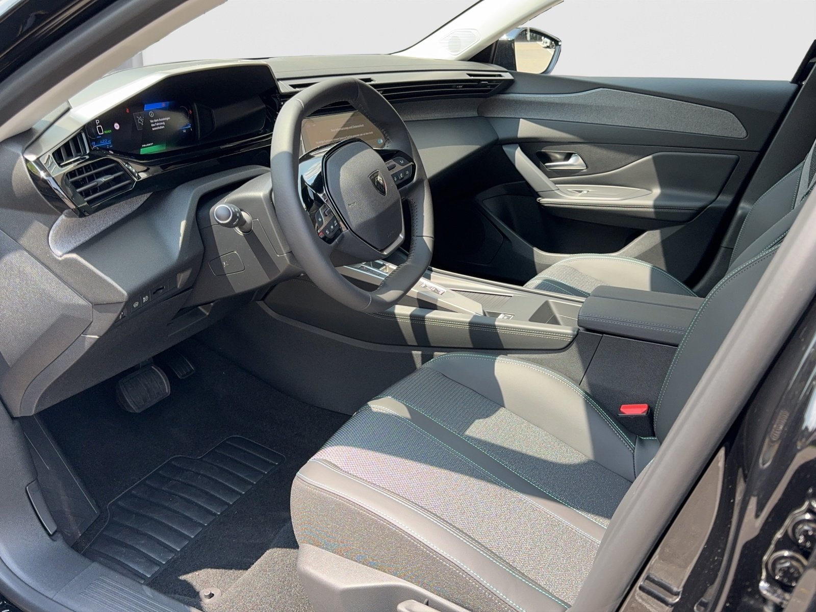 PEUGEOT 308 NEW e Allure 54kWh, Electric, Ex-demonstrator, Automatic - 5