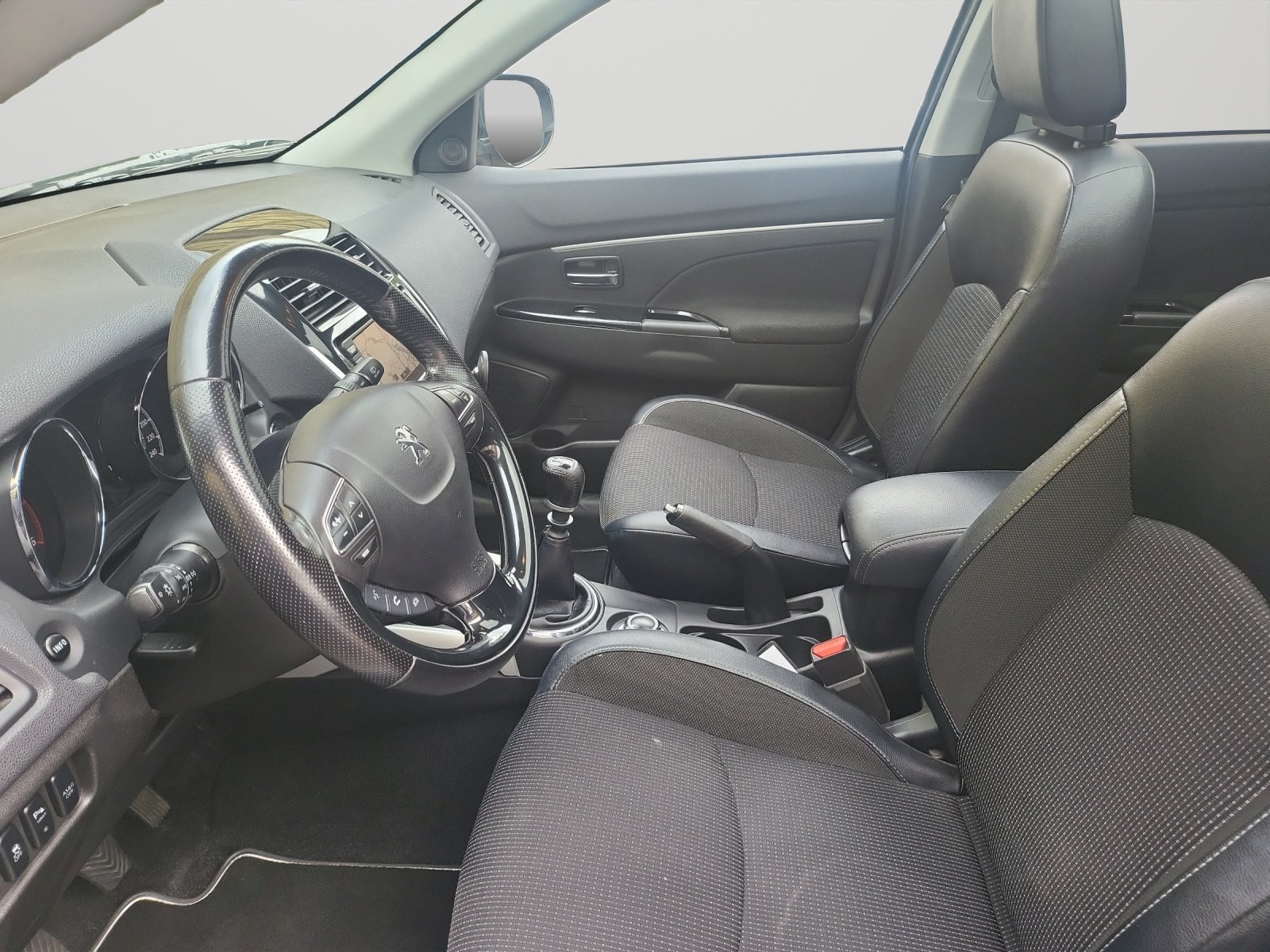 PEUGEOT 4008 1.8 HDi Allure 4WD, Occasion / Utilisé, Manuelle - 5