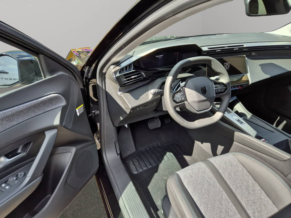 PEUGEOT 408 1.6 PHEV 180 Allure, Plug-in-Hybrid Benzin/Elektro, Occasion / Gebraucht, Automatik - 5