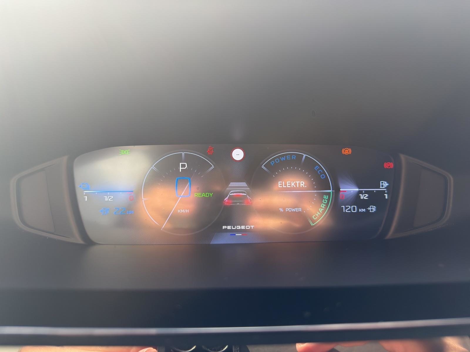 PEUGEOT 408 1.6 PHEV 180 Allure Pack, Plug-in-Hybrid Benzin/Elektro, Occasion / Gebraucht, Automatik - 6