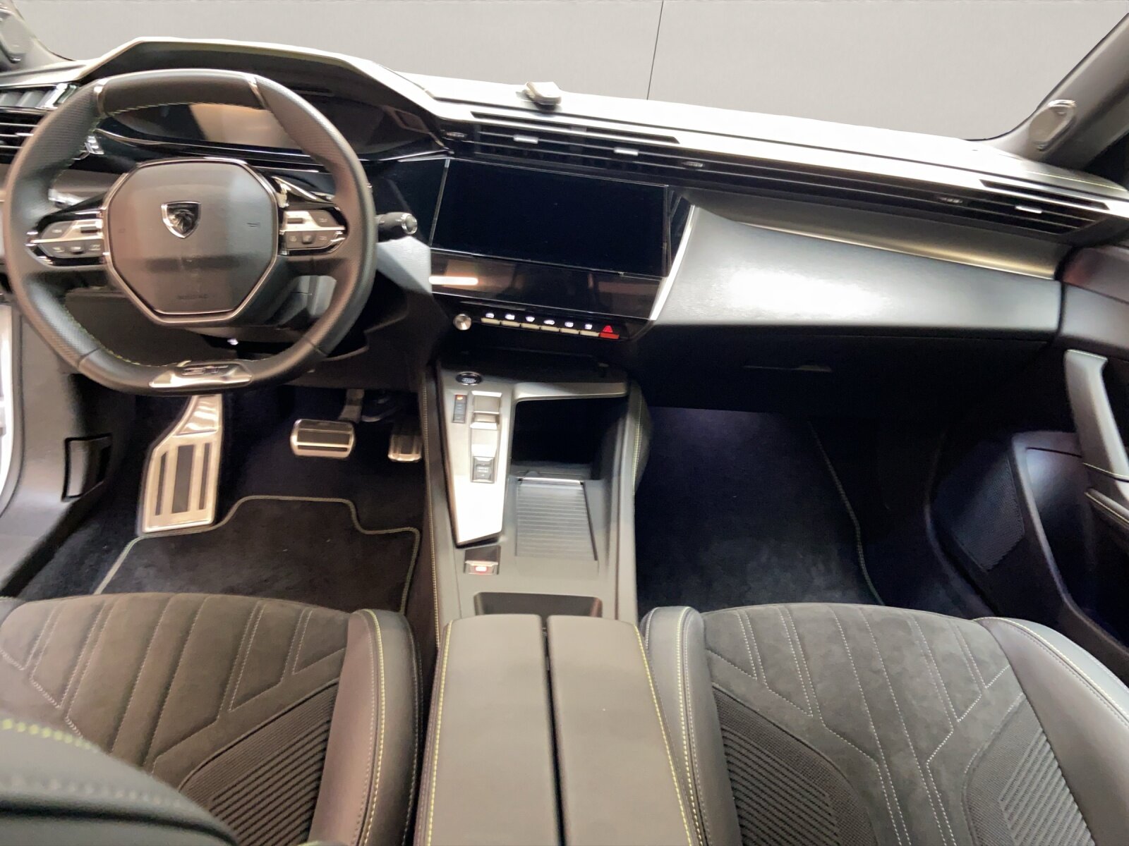 PEUGEOT 408 1.6 PHEV 180 GT, Plug-in-Hybrid Petrol/Electric, Second hand / Used, Automatic - 6