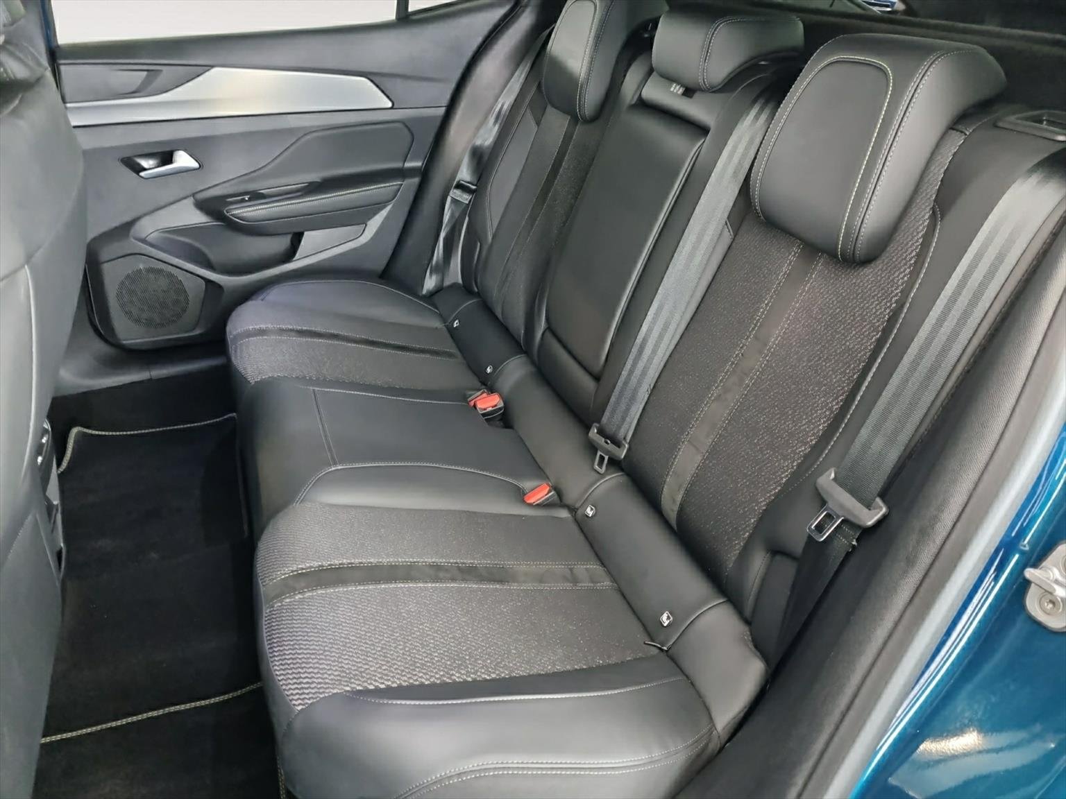 PEUGEOT 408 1.6 PHEV 225 GT, Plug-in-Hybrid Petrol/Electric, Second hand / Used, Automatic - 3