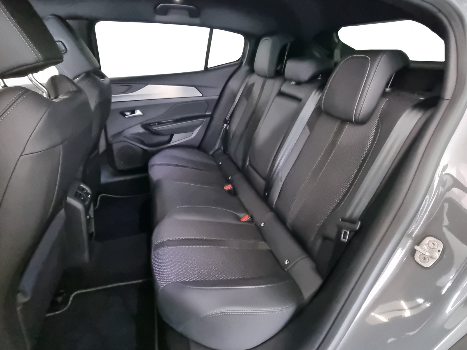 PEUGEOT 408 1.6 PHEV 225 GT, Hybride Rechargeable Essence/Électricité, Occasion / Utilisé, Automatique - 7