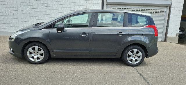 PEUGEOT 5008 1.6 HDI Business