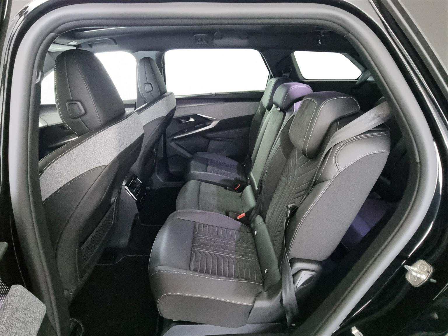 PEUGEOT 5008 GT Exclusive AWD 73kWh 7-Plätzer, Électrique, Automatique - 7