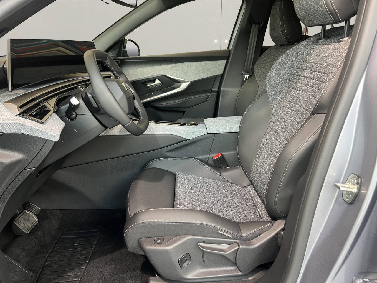 PEUGEOT 5008 1.2 Hybrid Allure, Mild-Hybrid Petrol/Electric, New car, Automatic - 5