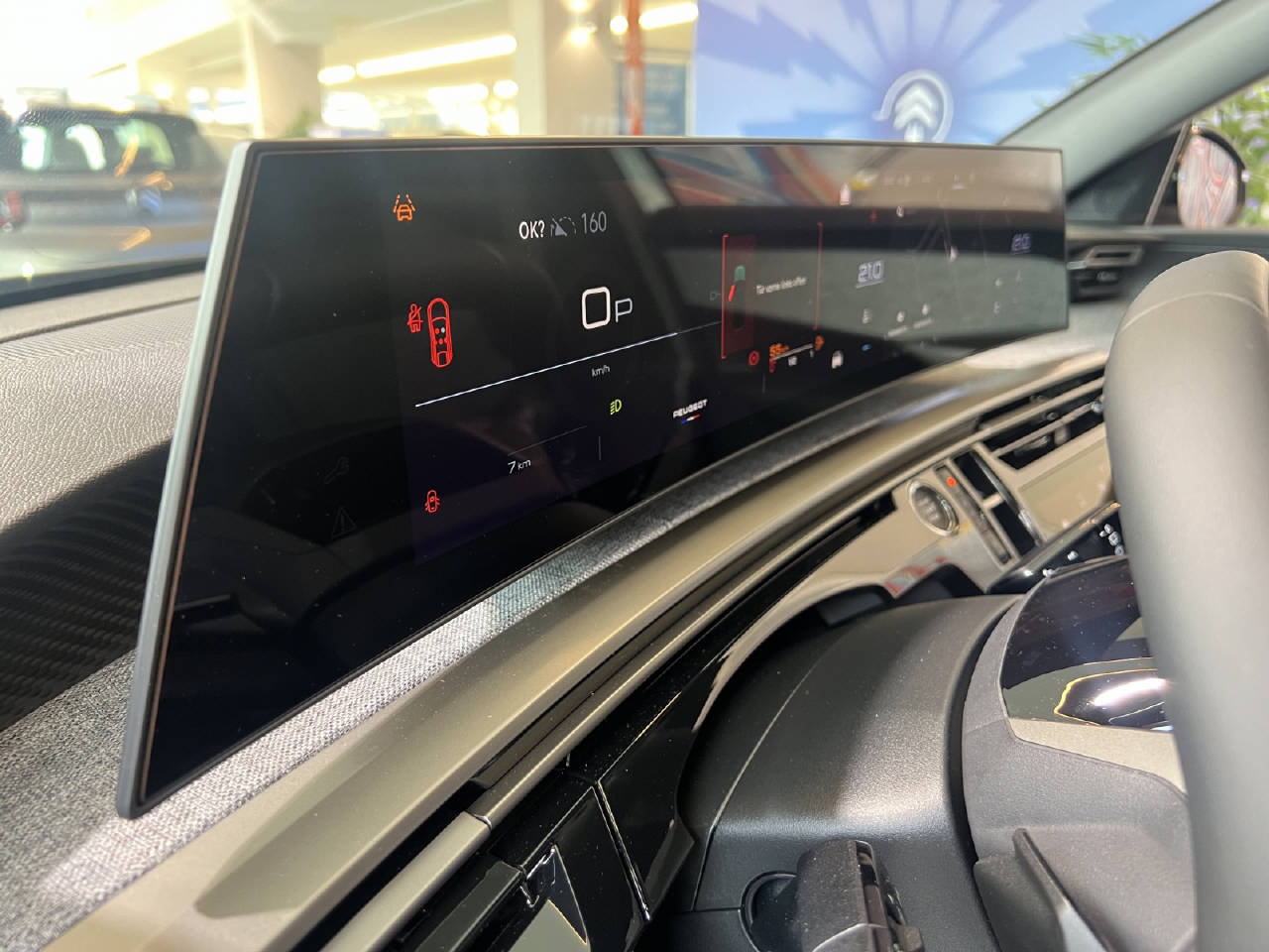 PEUGEOT 5008 1.2 Hybrid Allure, Mild-Hybrid Petrol/Electric, New car, Automatic - 7