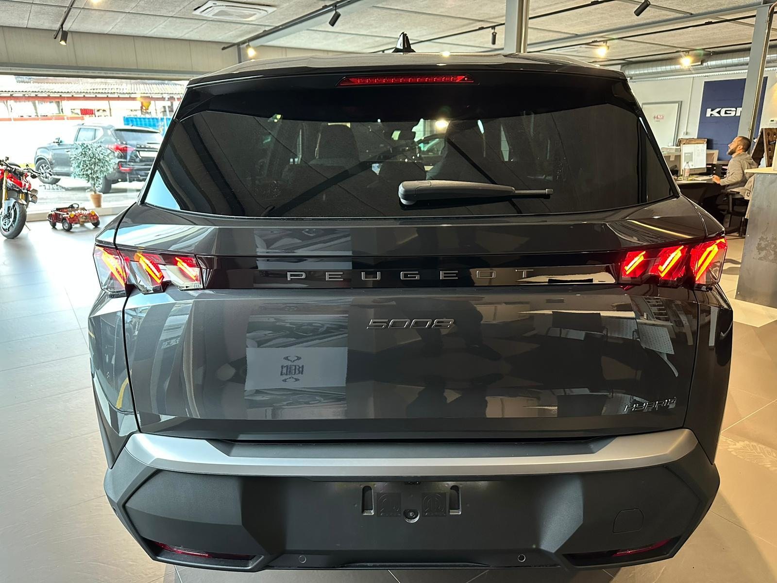 PEUGEOT 5008 1.2 Hybrid GT, Mild-Hybrid Petrol/Electric, New car, Automatic - 3