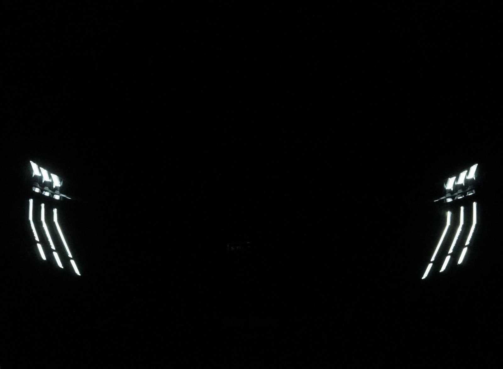 PEUGEOT 5008 1.2 Hybrid GT 7Plätzer, Voll-Hybrid Benzin/Elektro, Neuwagen, Automatik - 7