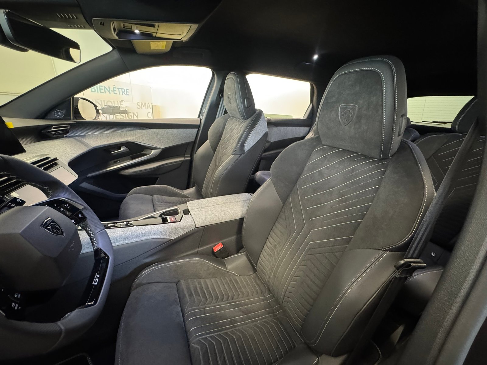 PEUGEOT 5008 210 73kWh Allure, Electric, New car, Automatic - 5