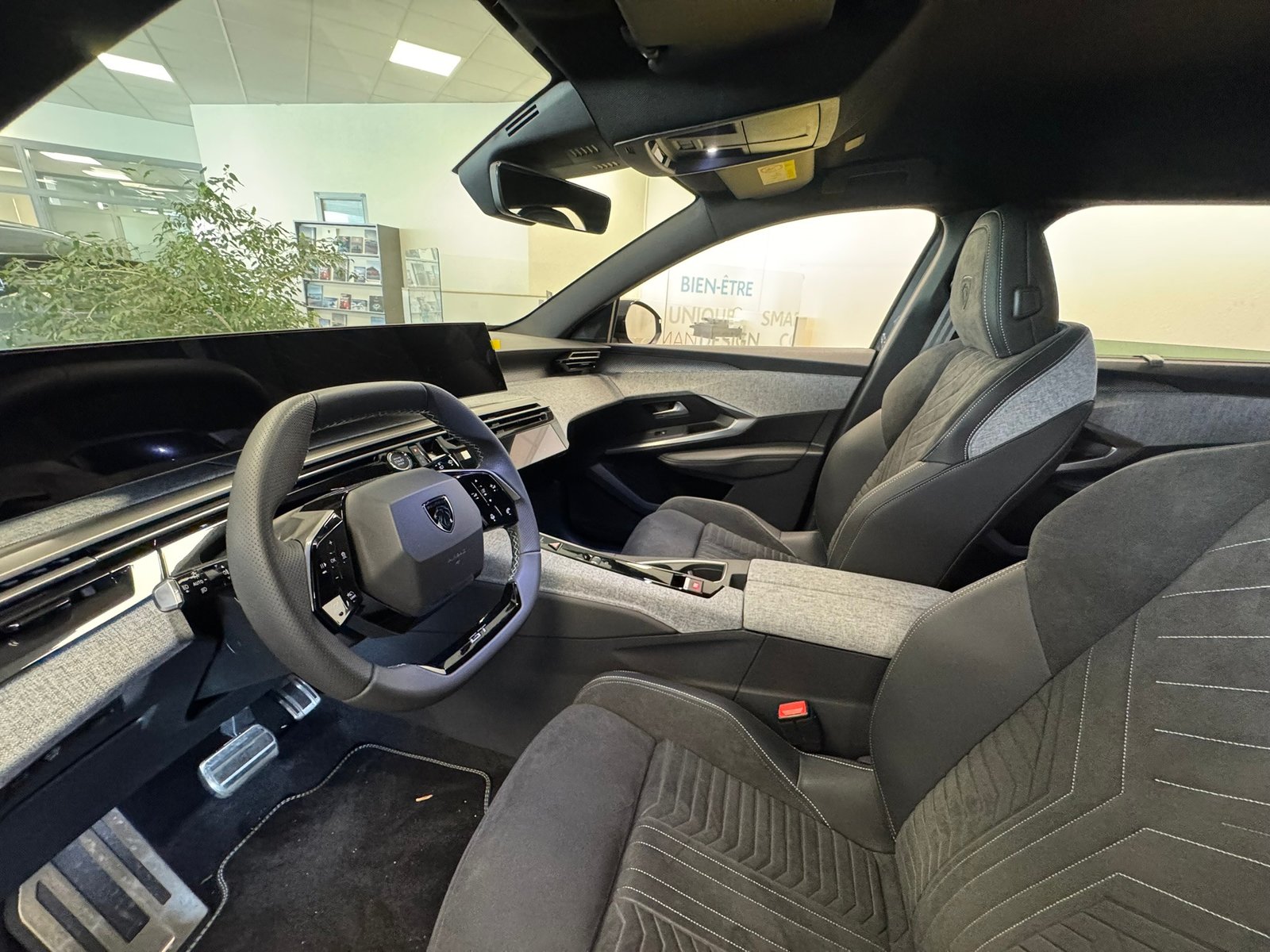 PEUGEOT 5008 210 73kWh Allure, Electric, New car, Automatic - 6