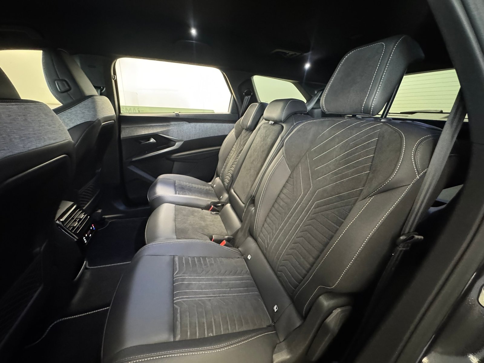 PEUGEOT 5008 210 73kWh Allure, Electric, New car, Automatic - 7