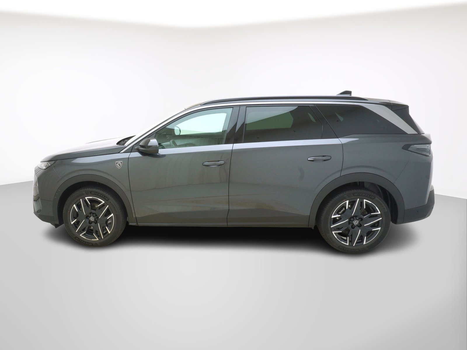 PEUGEOT 5008 1.2 Hybrid GT 7Plätzer, Full-Hybrid Petrol/Electric, New car, Automatic - 2