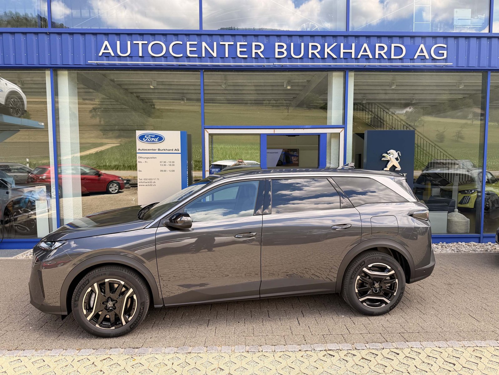 PEUGEOT 5008 e-Allure Premium AWD