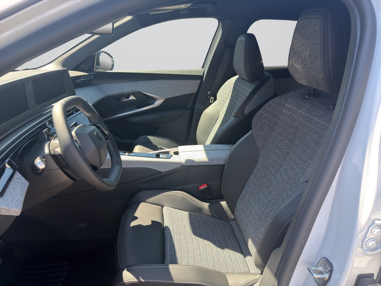 PEUGEOT 5008 NEW 97kWh Long Range Allure, Electric, New car, Automatic - 6