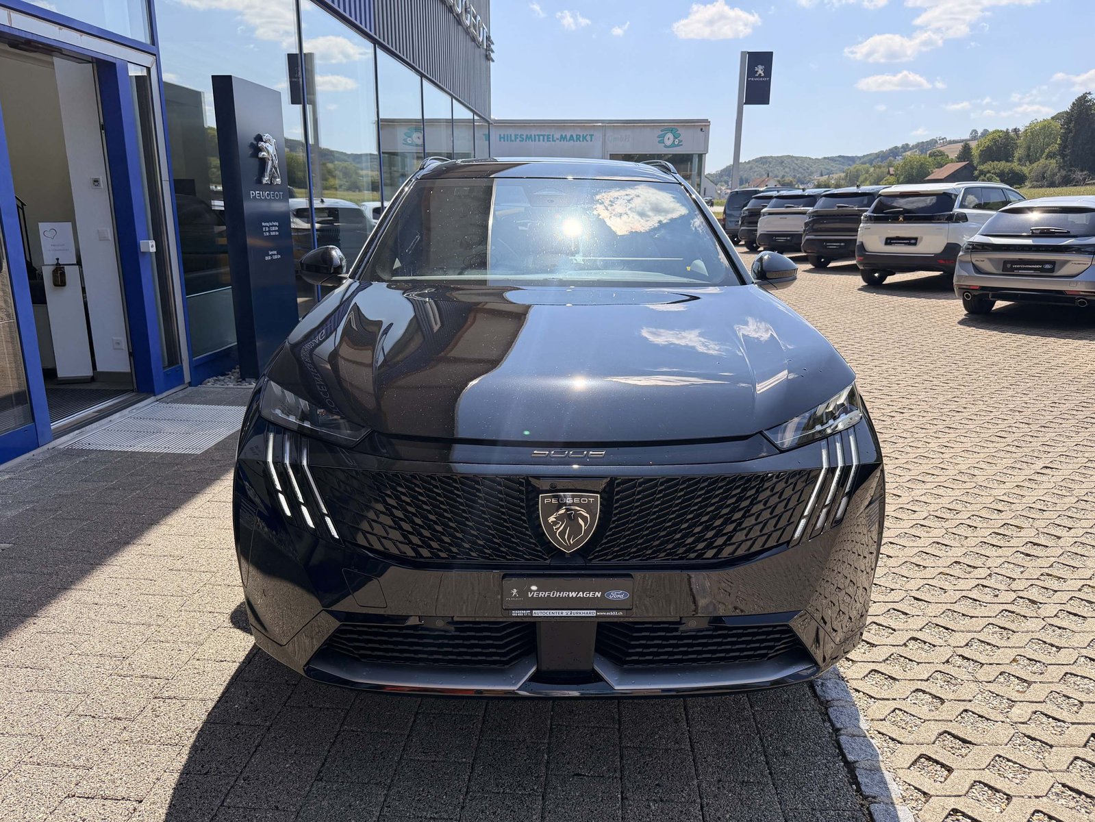 PEUGEOT 5008 e-GT Exclusive AWD 0.9% Leasing, Electric, New car, Automatic - 4