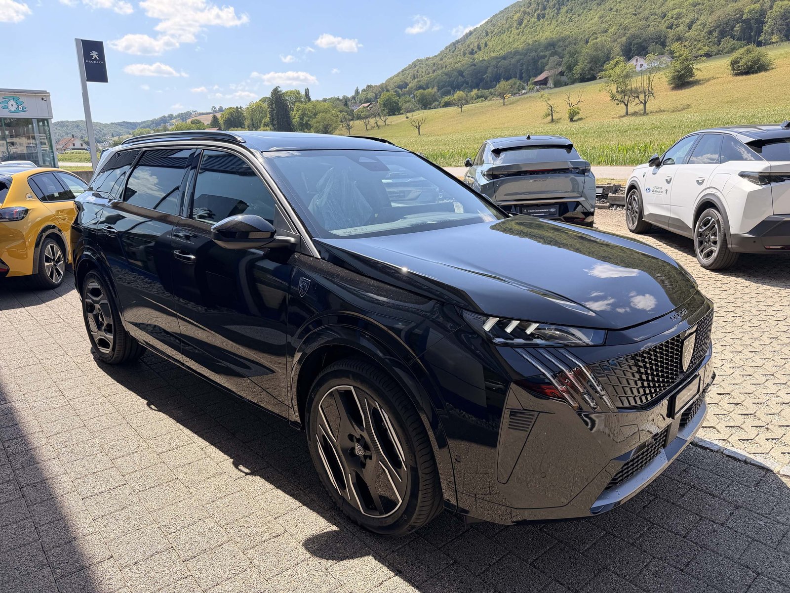 PEUGEOT 5008 e-GT Exclusive AWD 0.9% Leasing, Electric, New car, Automatic - 5