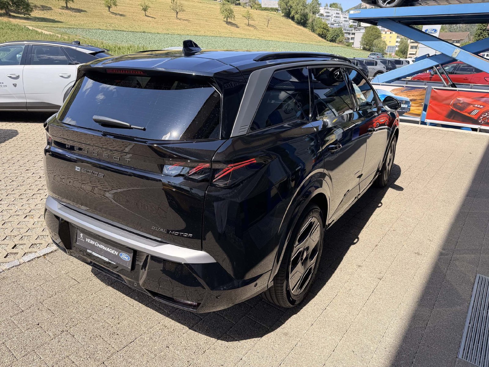 PEUGEOT 5008 e-GT Exclusive AWD 0.9% Leasing, Electric, New car, Automatic - 6