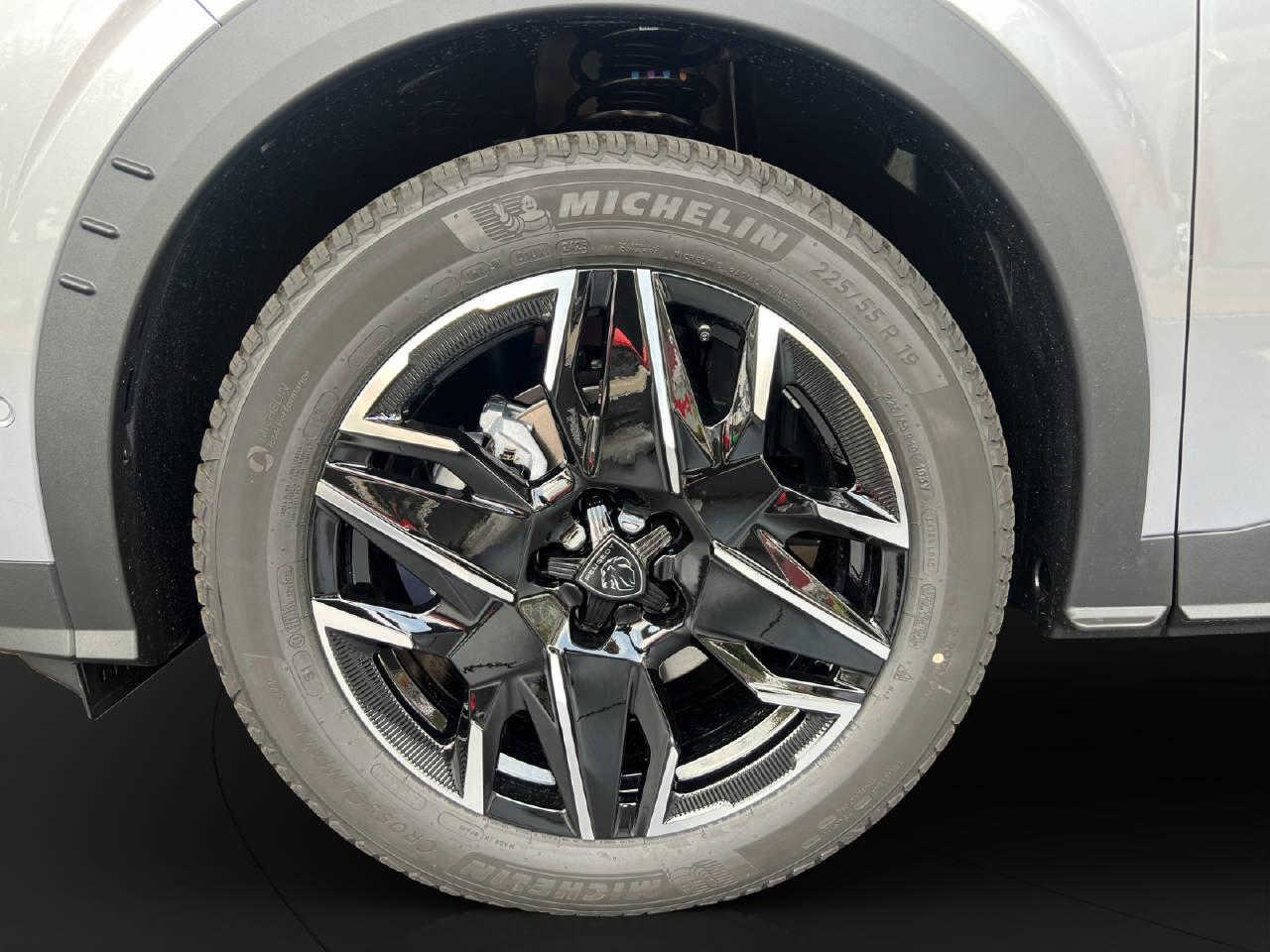 PEUGEOT 5008 1.2 Hybrid Allure, Mild-Hybrid Petrol/Electric, New car, Automatic - 4