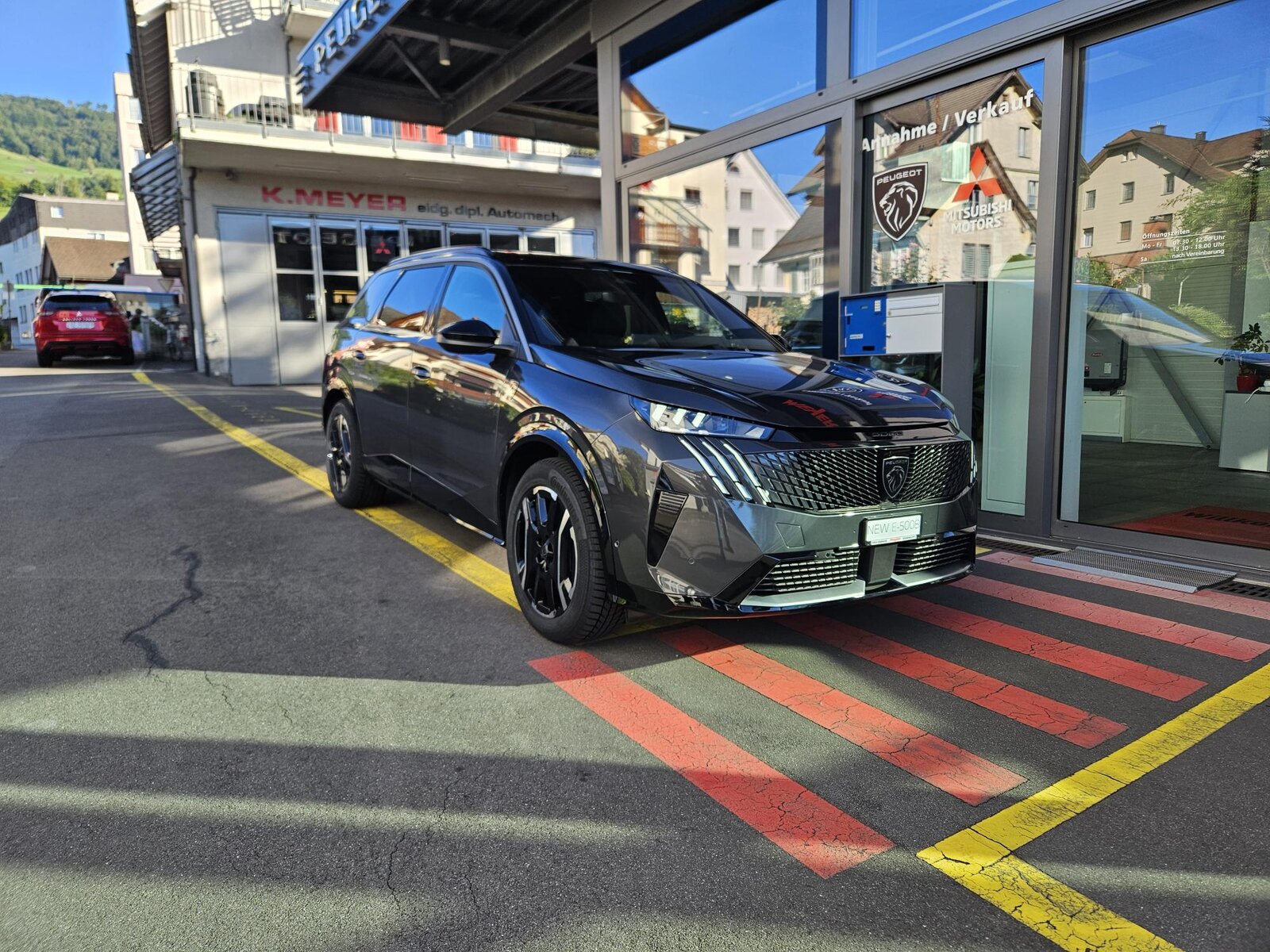 PEUGEOT 5008 e-Launch Edition AWD