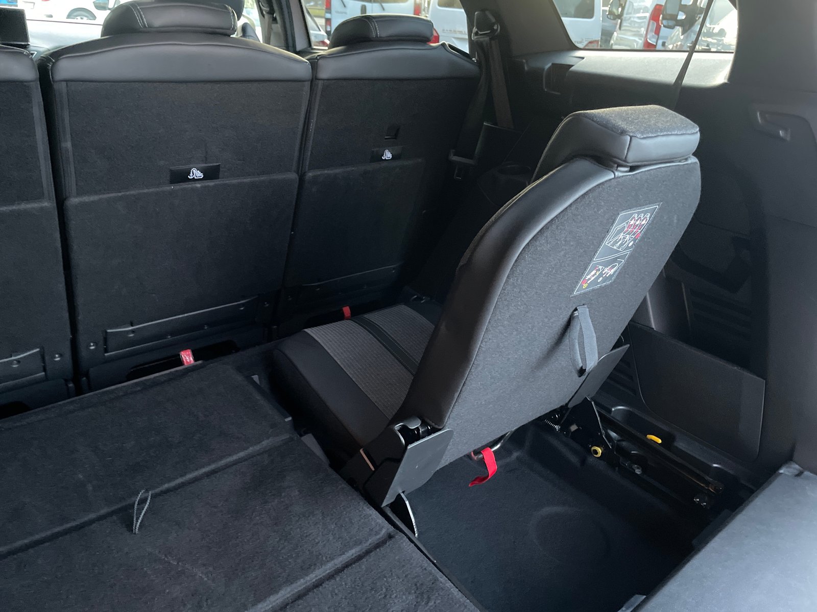 PEUGEOT 5008 1.5 BlueHDi Allure Pack EAT8, Diesel, Occasioni / Usate, Automatico - 5