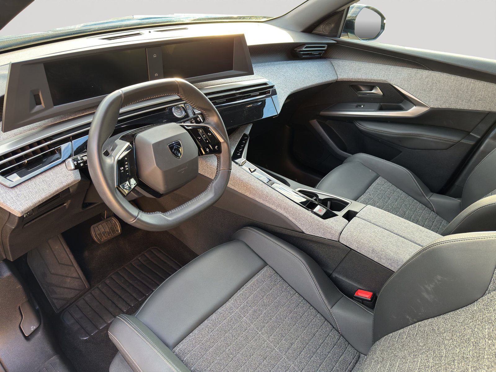 PEUGEOT 5008 145 Hybrid 7Pl. Allure, Mild-Hybrid Petrol/Electric, Second hand / Used, Automatic - 7