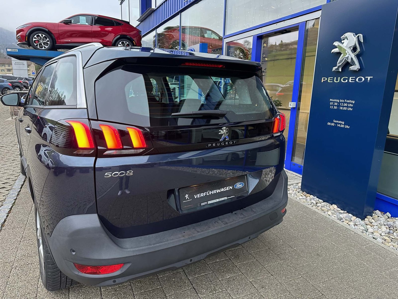 PEUGEOT 5008 1.5 BlueHDi Business Line, Diesel, Occasion / Utilisé, Automatique - 4