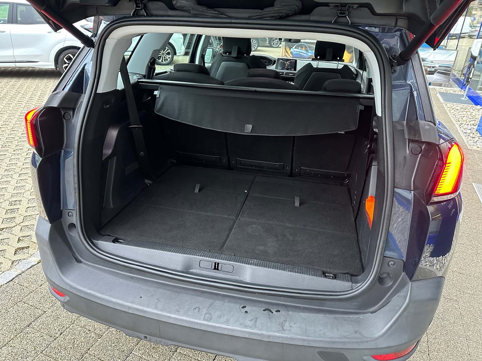 PEUGEOT 5008 1.5 BlueHDi Business Line, Diesel, Occasion / Utilisé, Automatique - 6