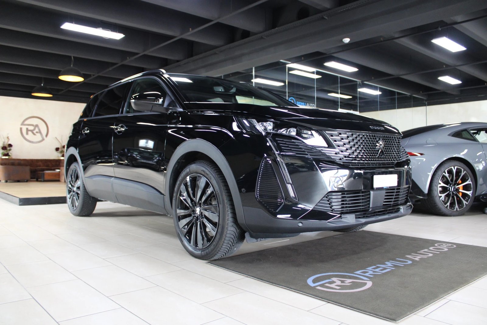 PEUGEOT 5008 1.2 Pure Tech Active Pack, Benzin, Occasion / Gebraucht, Automatik - 2