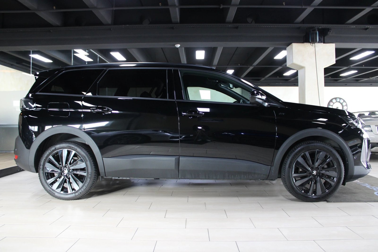 PEUGEOT 5008 1.2 Pure Tech Active Pack, Benzin, Occasion / Gebraucht, Automatik - 3