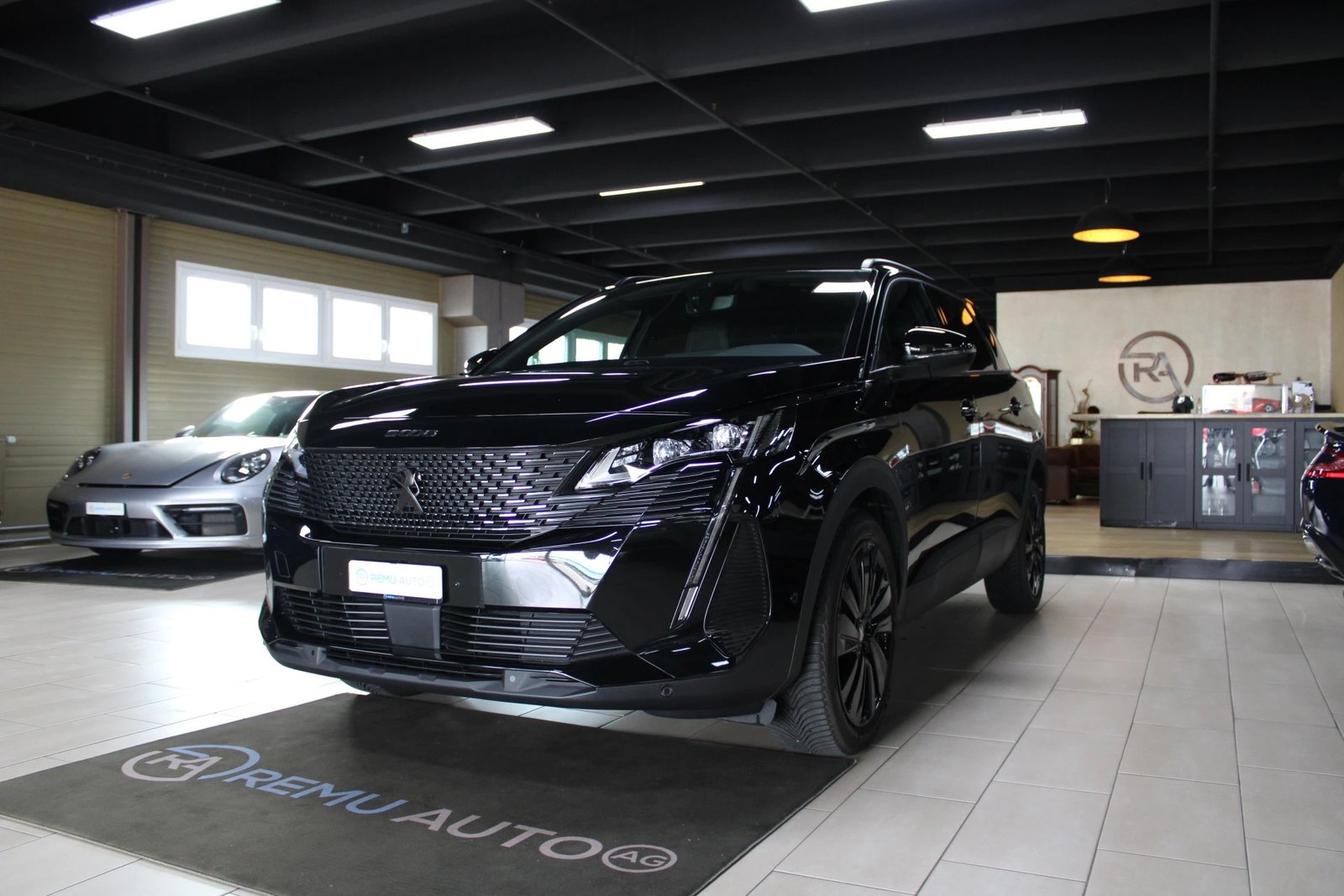 PEUGEOT 5008 1.2 Pure Tech Active Pack, Benzin, Occasion / Gebraucht, Automatik - 6