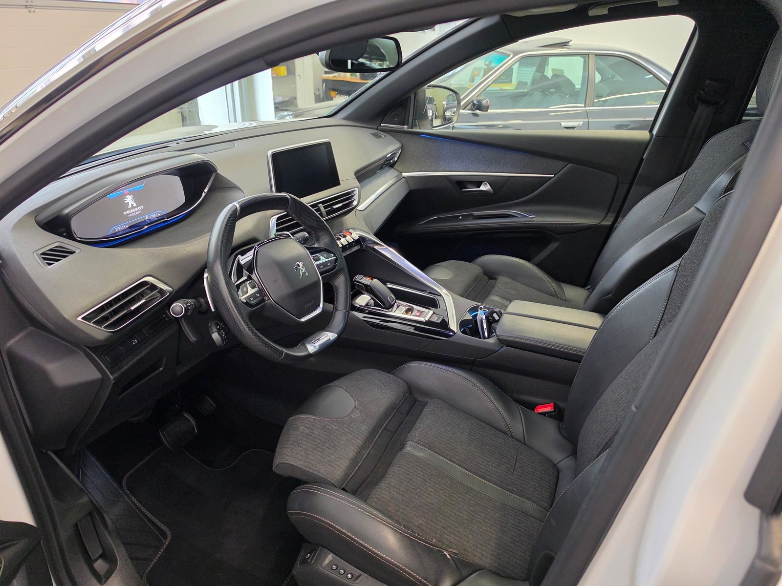 PEUGEOT 5008 1.5 BlueHDi GT Line EAT 7 Sitzplätze, Diesel, Occasion / Utilisé, Automatique - 4
