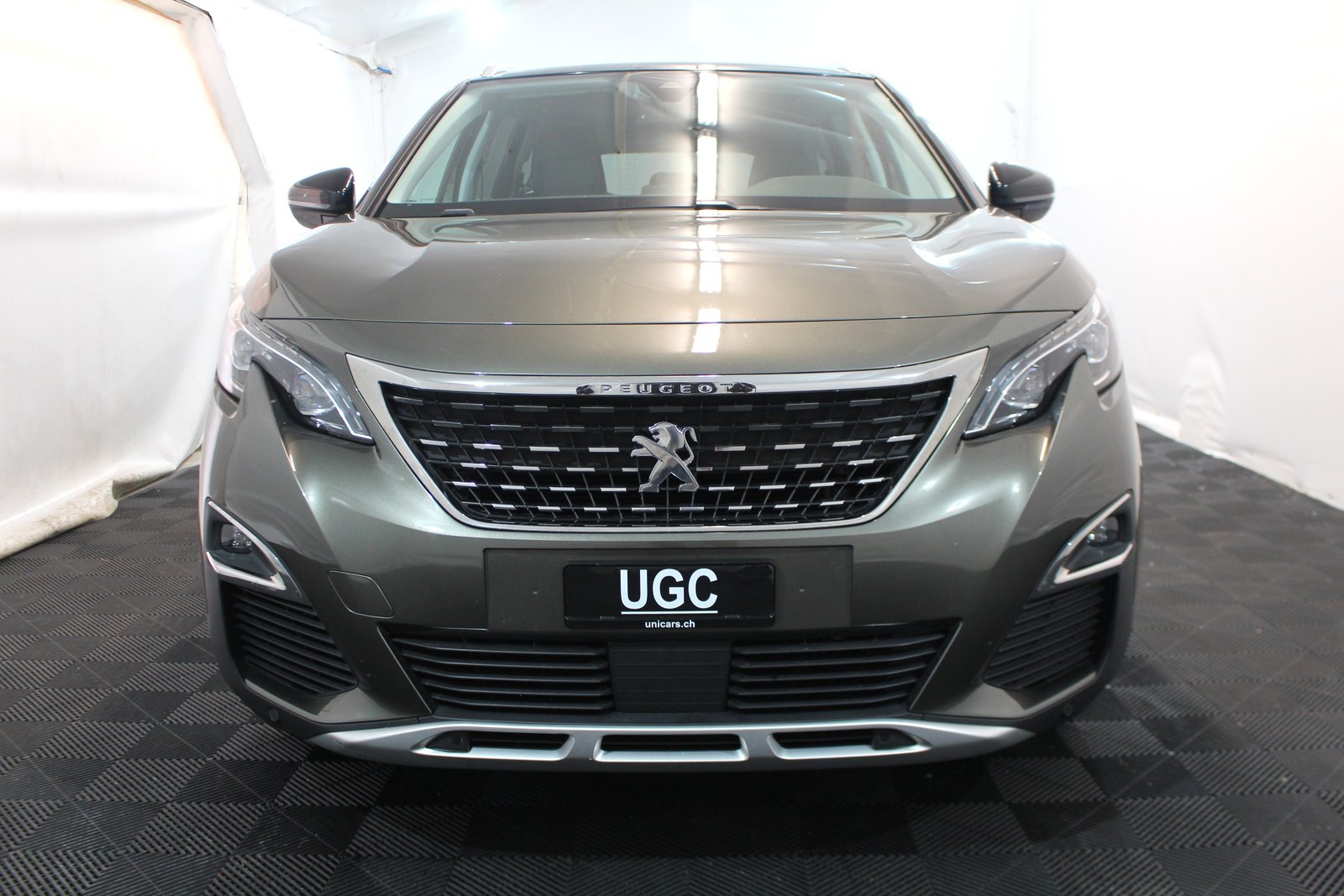PEUGEOT 5008 1.2 PureTech Allure, Petrol, Second hand / Used, Manual - 2